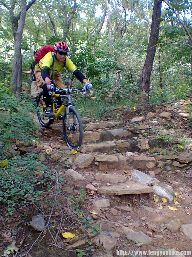 听媳妇儿的话，玩自己的车，稳下台阶，安全第一。