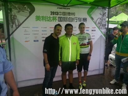 车友耿奎与世界冠军合影