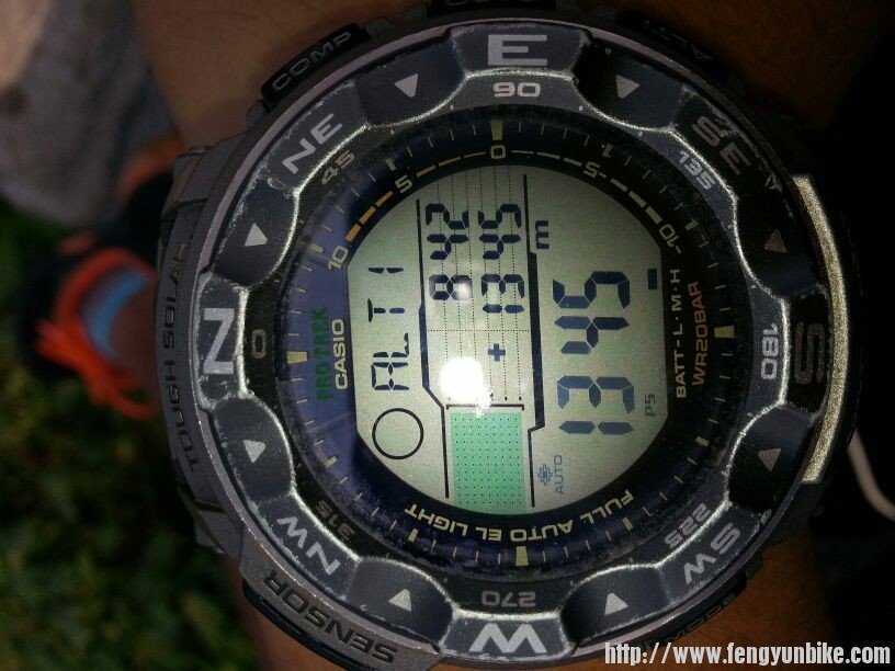 泰山海拔1345米处留念