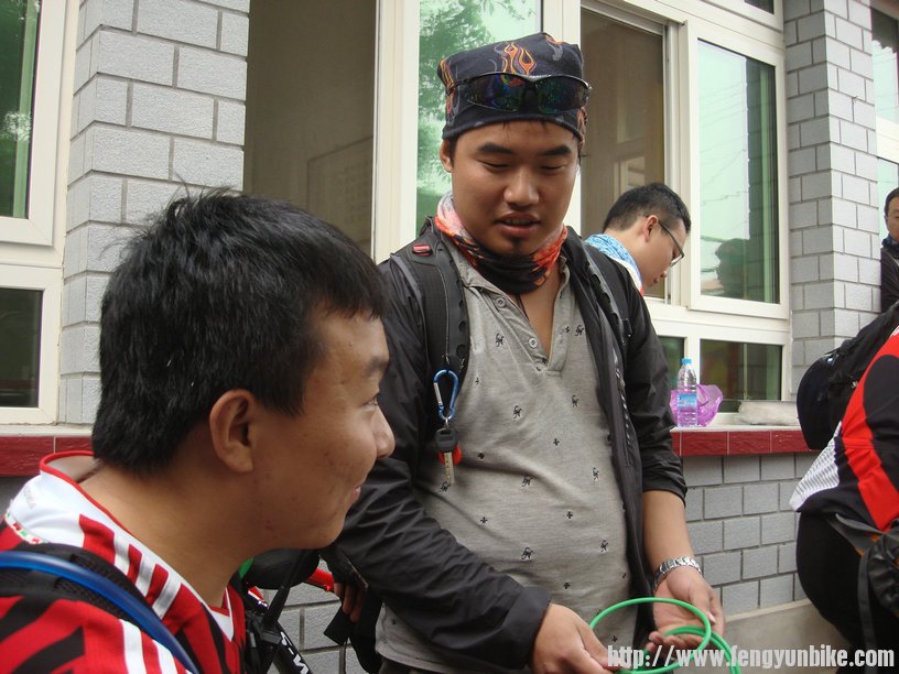 这位场记还没反应过来，大奖就有主了