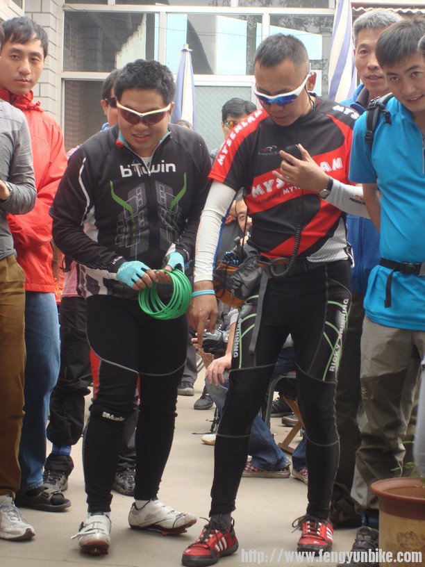 还比划呢，没预料到此人神手