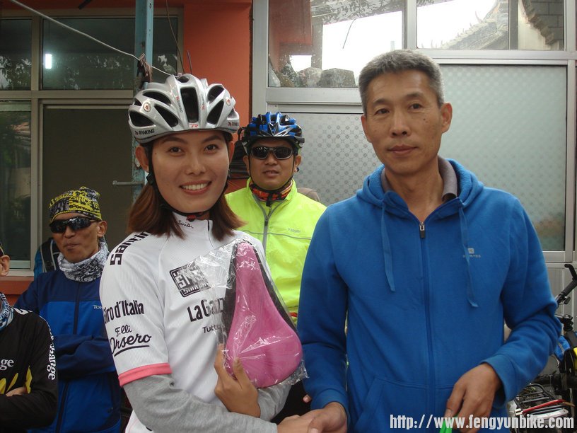 看看洋洋找到座位了，3等奖