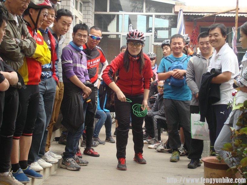 索尼克辛苦了，今天她负责捡圈