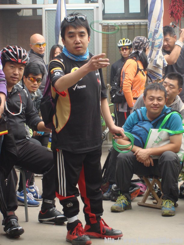 看小伙真潇洒呀