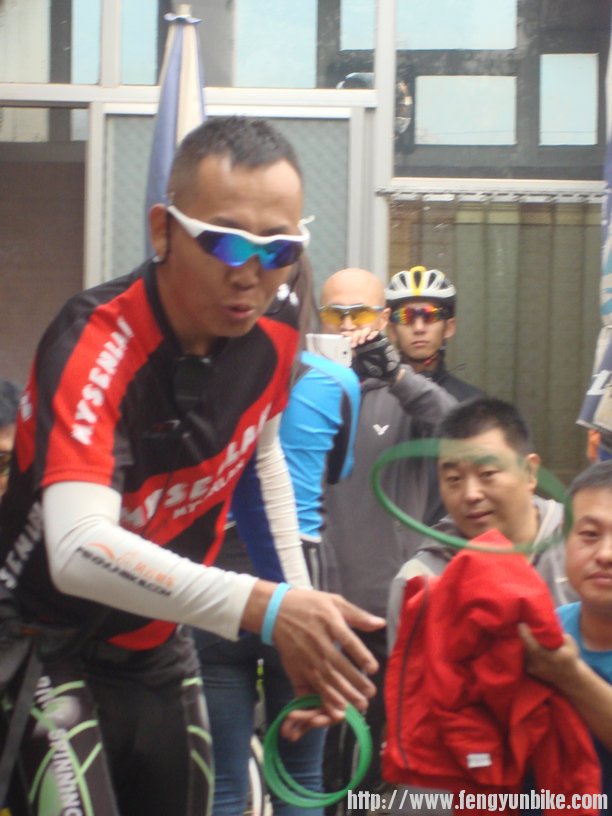 主持人总是先人后己