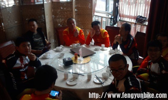 与蝴蝶部汇合午餐