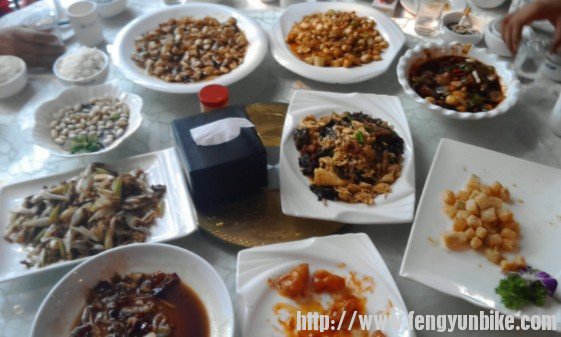 这一大桌子真带劲