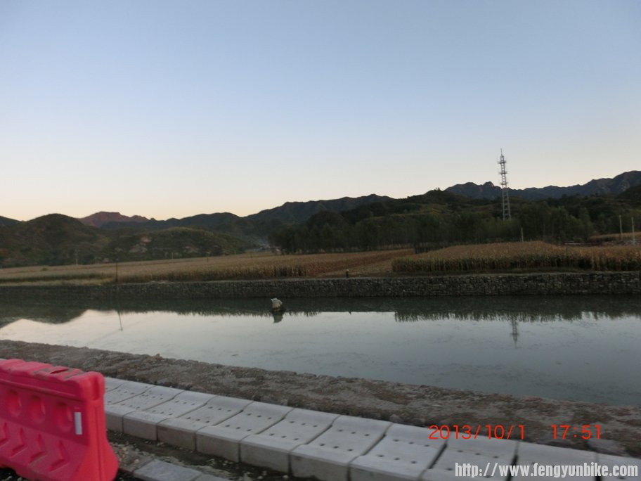 傍晚的汤河，静悄悄