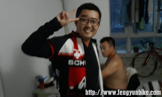 龙哥一笑百媚生