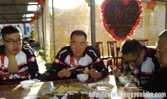 珍珠泉午餐时下午四点