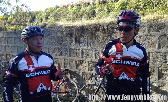 总指挥不服的眼神么