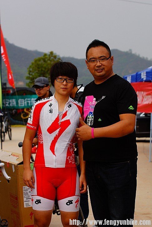 如果她不是专业的自行车运动员，女子第一名就是她了