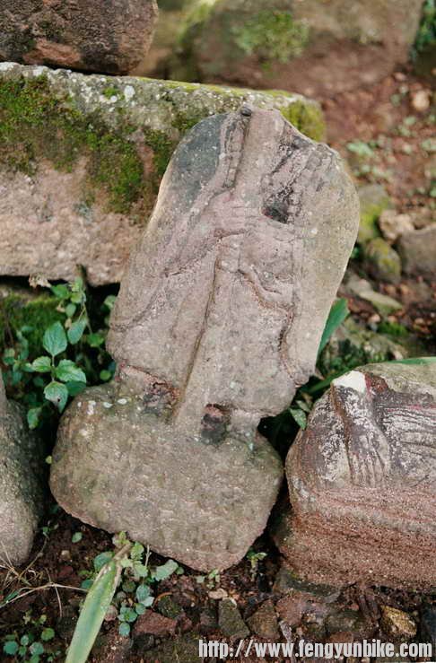 最好品相的一尊化缘僧侣像