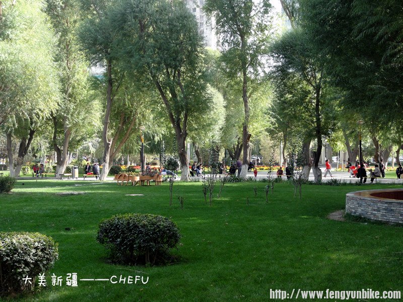 库尔勒街心公园