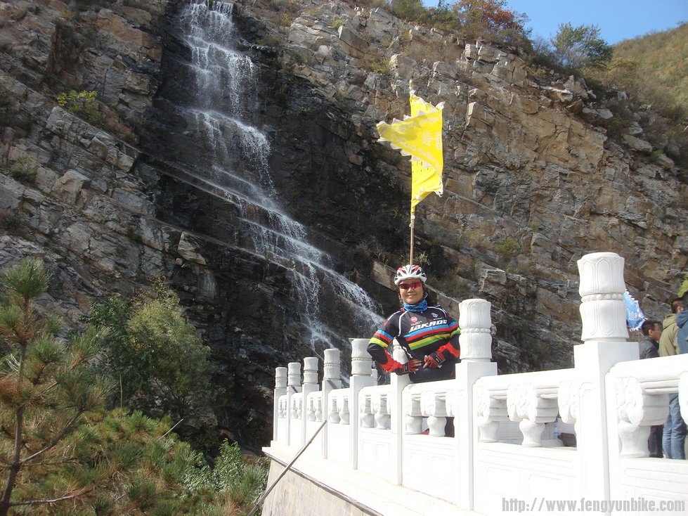 书子把旗子弄我头顶上去了