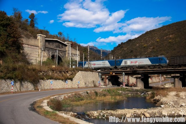 铁炉村北口--大秦铁路军都隧道-2.jpg