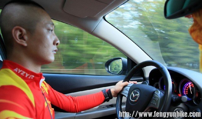 参谋长小车开的无敌