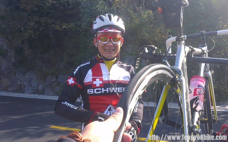 参谋长也有扎胎的时候哈哈