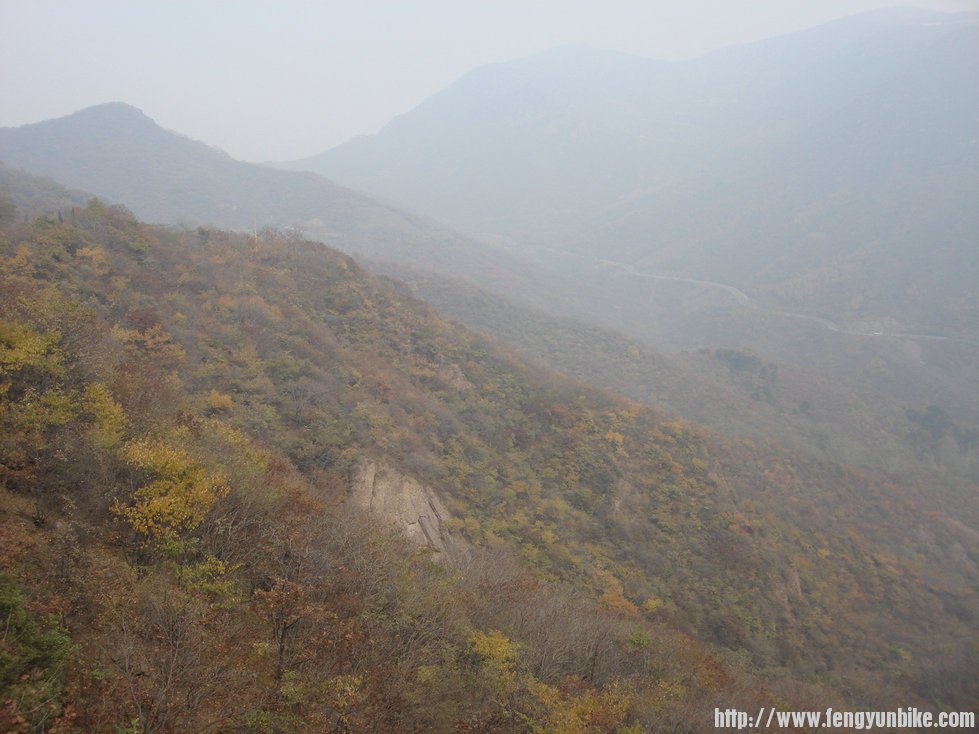 下山才有空照风景