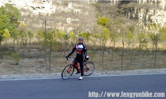 伟处长沟里撒欢儿