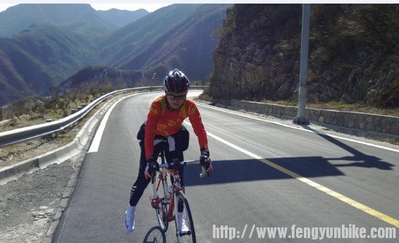 四爷登顶高崖口