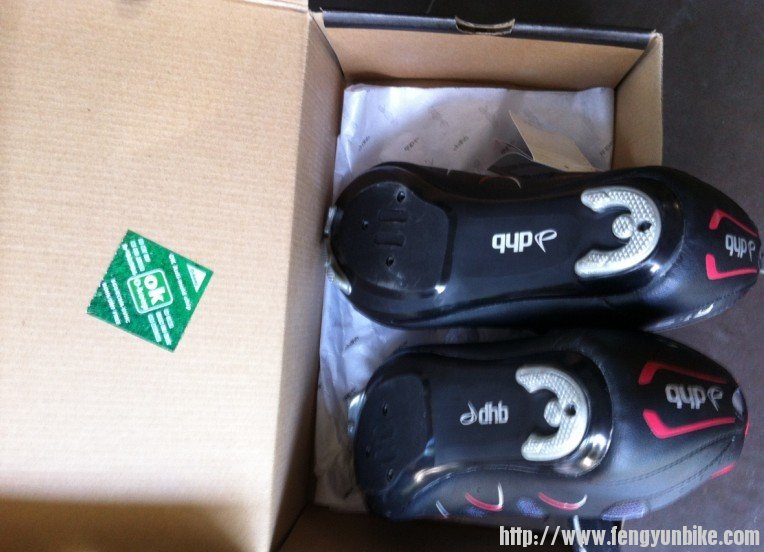 底部看起来不错，我对碳不碳底也没多大要求，主要是为了矫正骑行姿势，底部硬度绝对可以，重量比我之前的山 ...