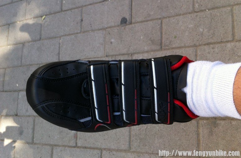 骑完一圈下来唯一的一个小缺点就是三个扣都是魔术贴扣，要是那种卡扣的就不至于骑一段时间会有松动的感觉。 ...