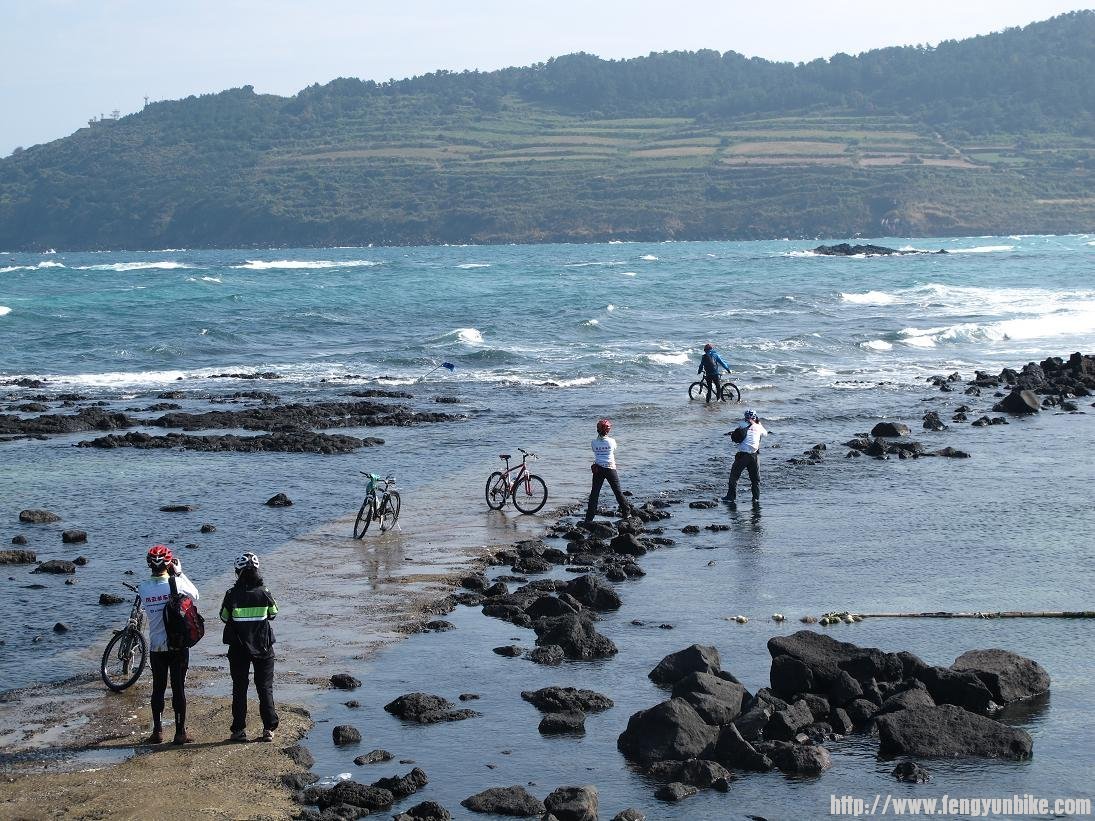 玩嗨了，严重湿身呀