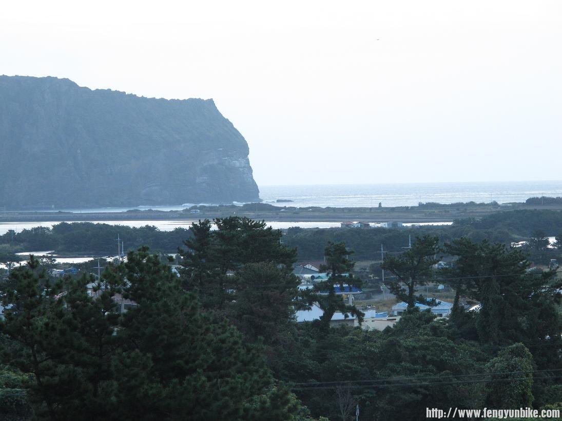 说起看日出，还真要感谢韩方为我们精心选的住宿，在阳台上观看日出我还是第一次 ... ... ... ...