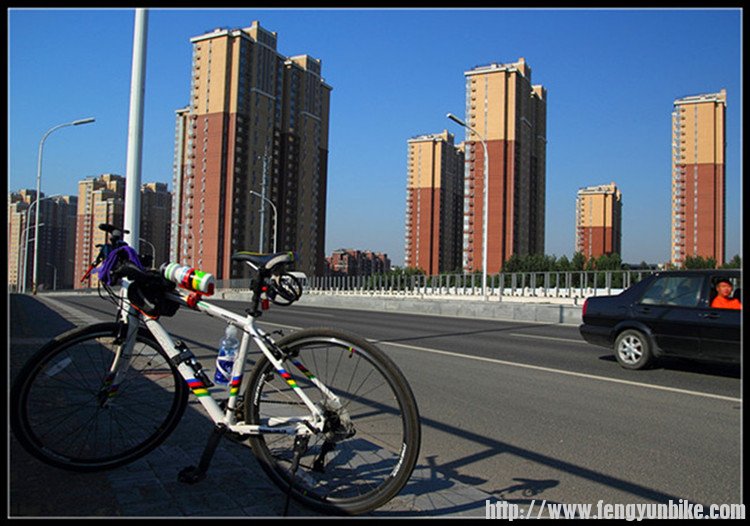 东南六环内侧的潞阳桥西路，这是我自今年7月开始骑行以来最长的一次爬坡，轻松到顶。 ... ... ... ...