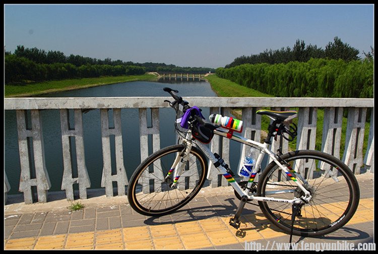张凤路凉水河桥上