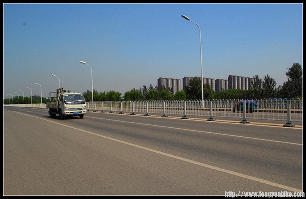 张凤路凉水河桥上