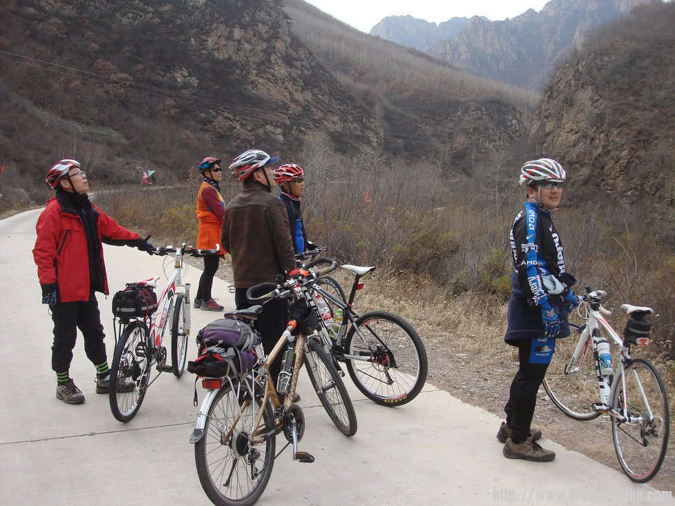 大家认真仔细的端详着山神