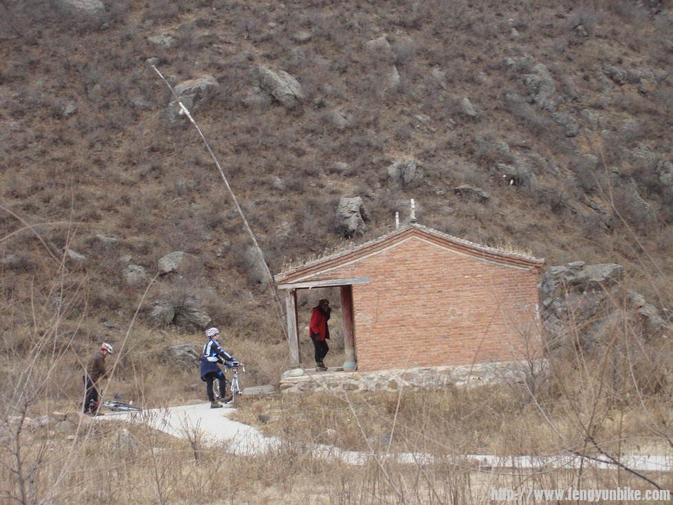 看见个庙宇有进去了，回来说是送子观音在里面，那你们还不赶紧出来，也没指标了 ...