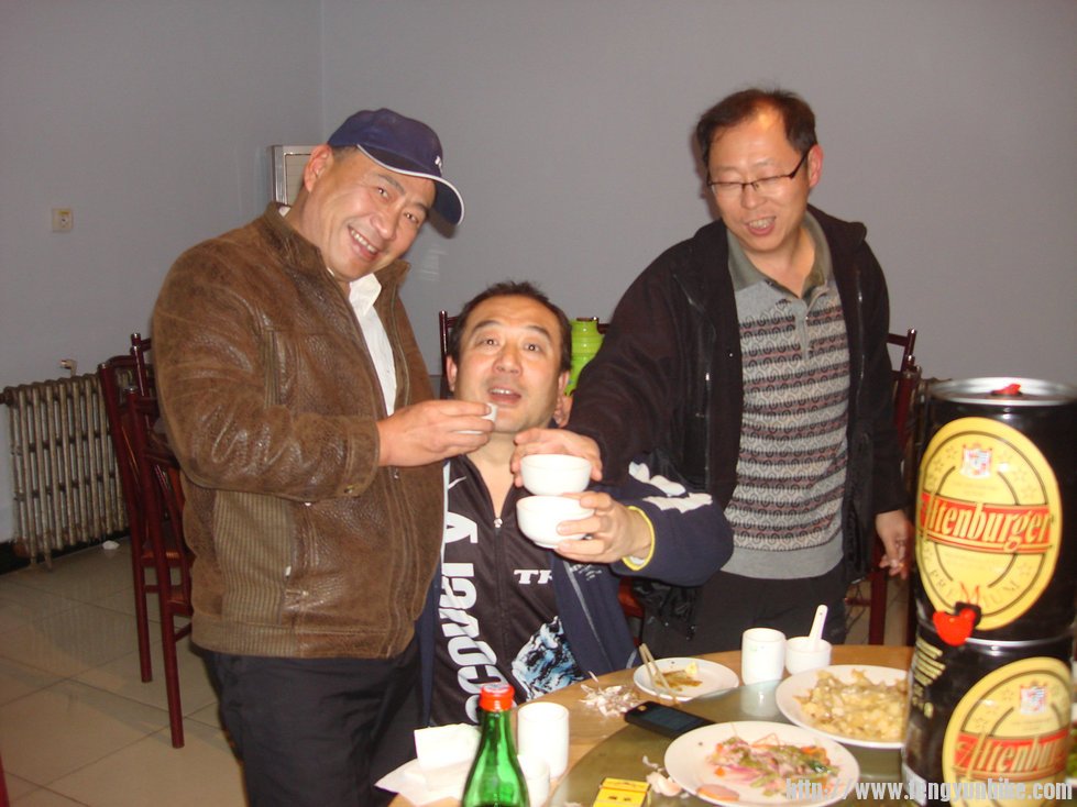 高兴了，一起喝喝酒