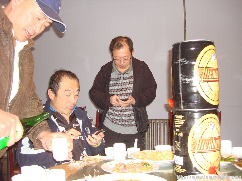 调子很高，其实连一桶也没喝完