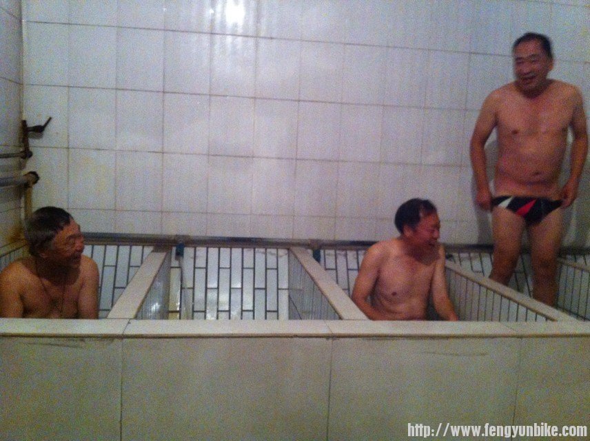 总统够坏拍裸照，洛波防范没走光