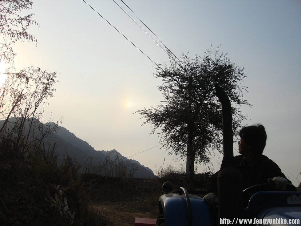 我就告诉的老乡也抬头看呢