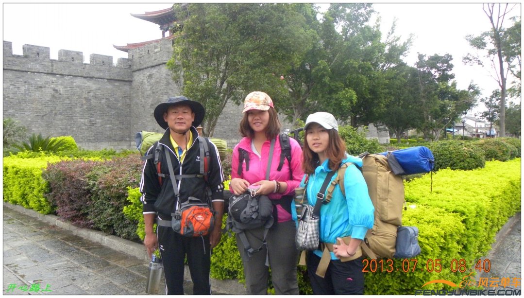 中间的是湖北姑娘