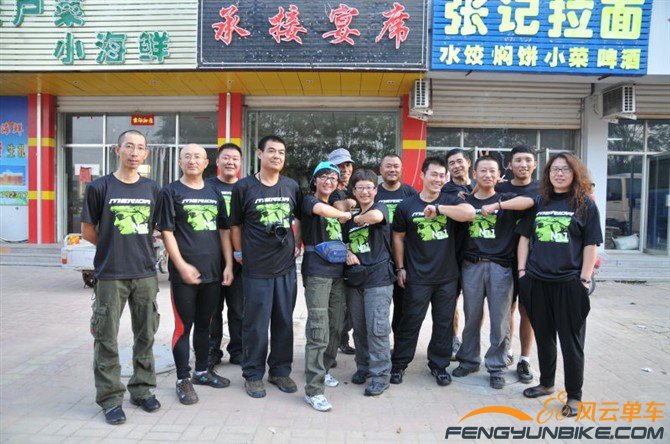 德州比赛车友们合影。