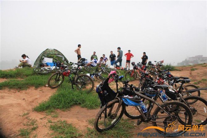 骑行昌黎，湖边的野餐。