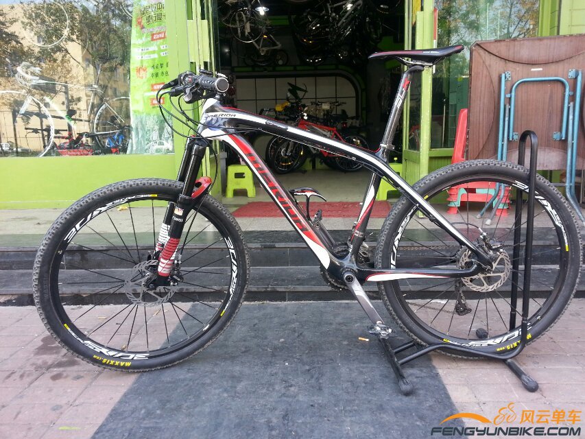 美利达挑战者卡本。