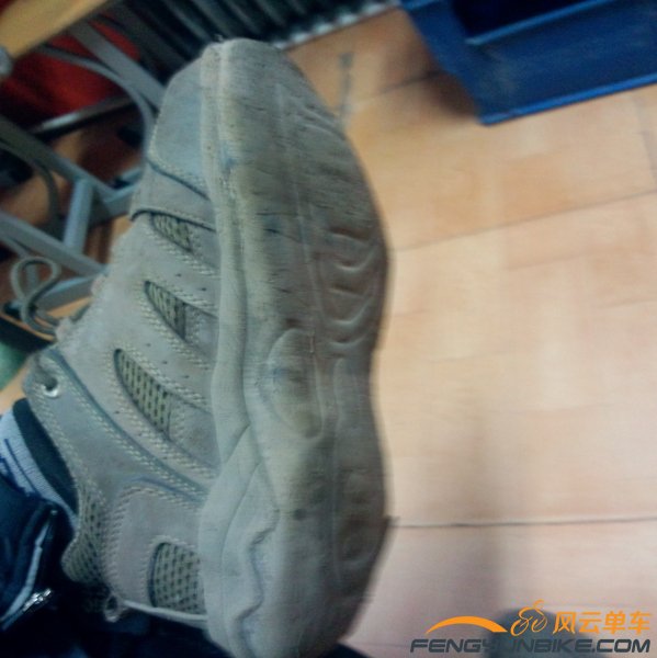 我的登山鞋底报废