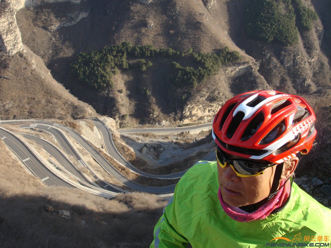 蹲着可能更清楚些