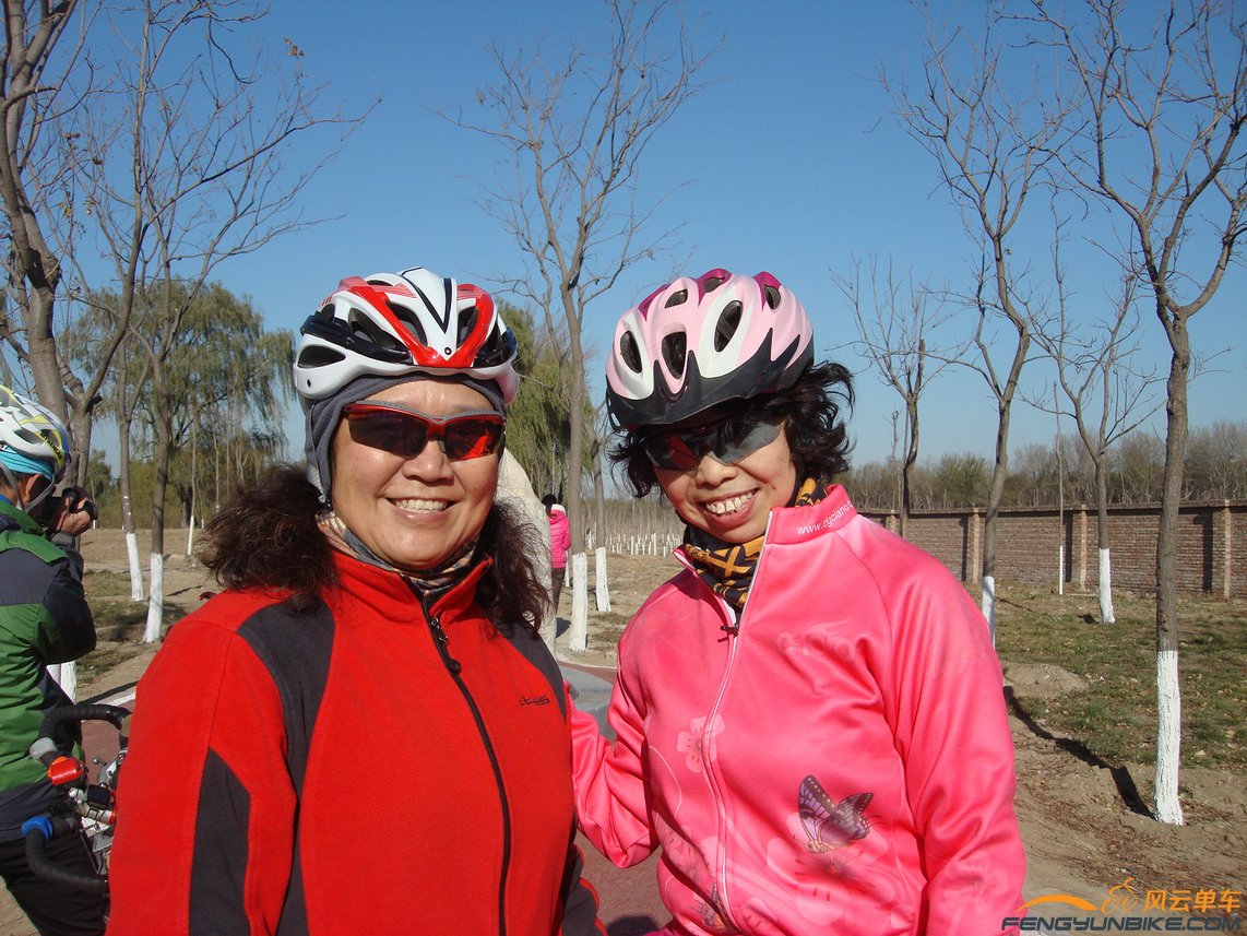 好久没见到蓉儿了，姐俩来张合影