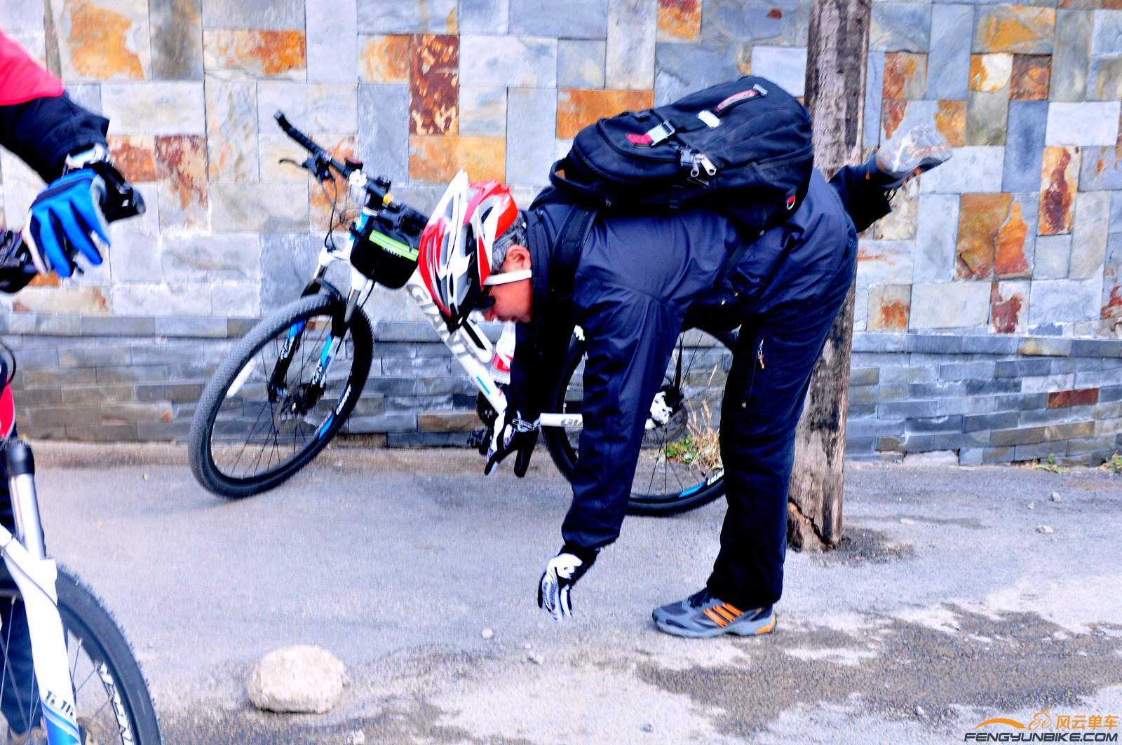 这哥们真幽默！