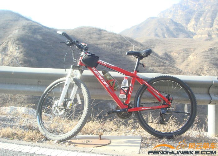 去往禾子涧的路上，瞬间风力太大，把我吹掉地上了，得，下来放好车子照张像。 ...