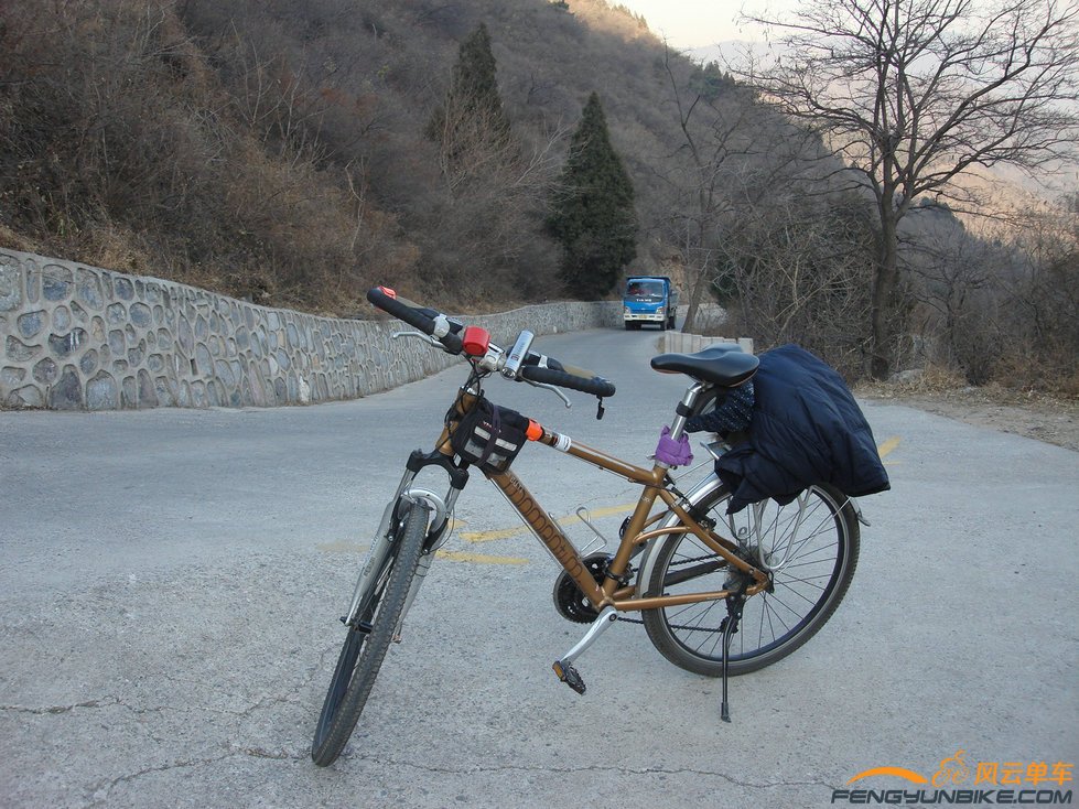 看那卡车都哼哼的喘粗气