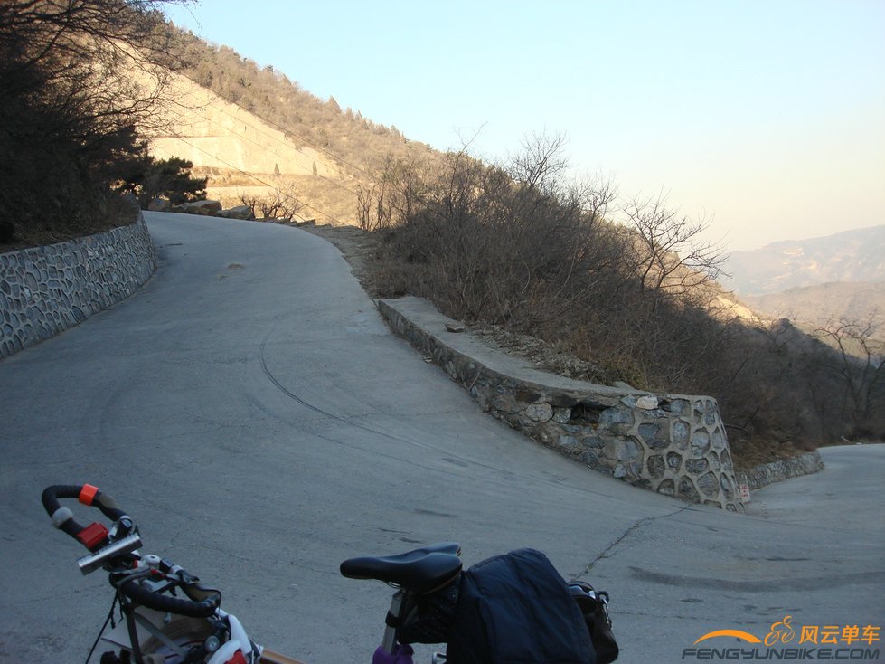 大山遮住了一些阳光