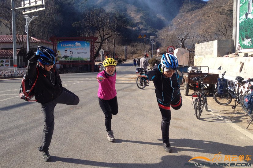 来来 和缺爷一起做运动.jpg